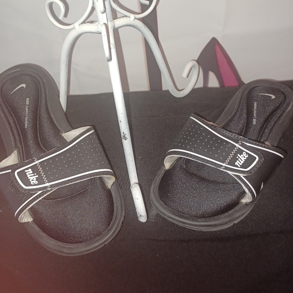 NIKE Logo Slides SIZE 6